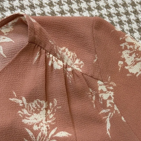 5/$15 | Lush | Floral Shift Dress - Picture 7 of 13